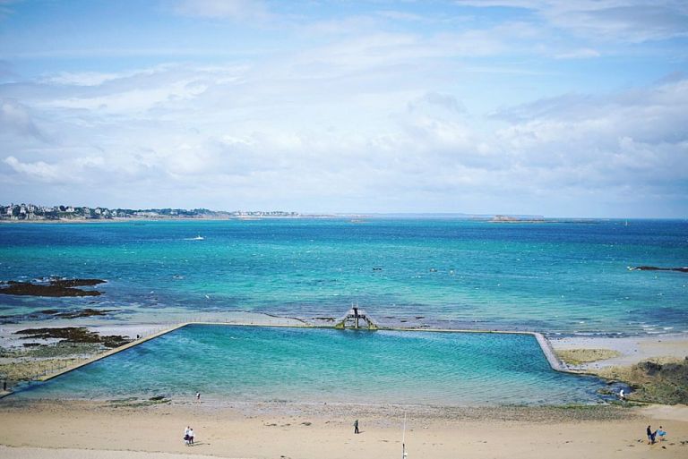Côte Bretonne en camping car - Piscine extérieure Saint Malo