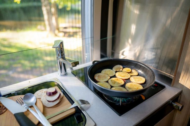 cuisiner dans son fourgon aménagé