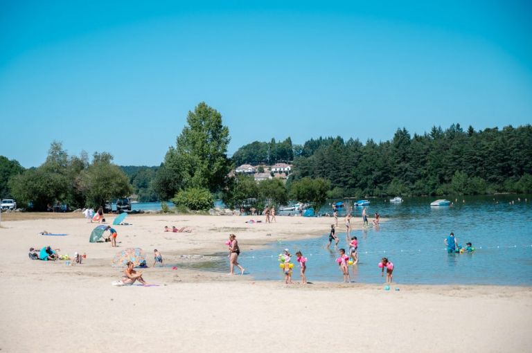 Lac de Saint-Etienne-Cantalès