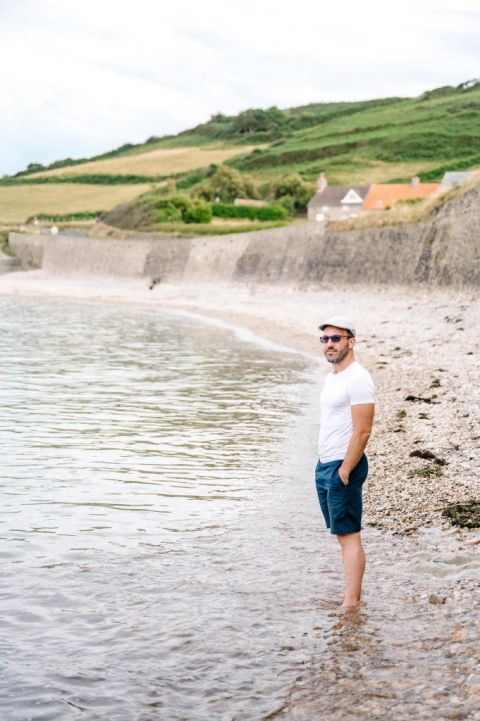 agnescolombo-port-racine-la-manche-pieds-dans-leau